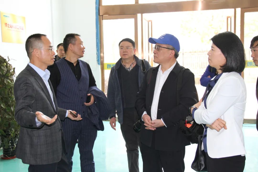 媒體云集!為朗凱奇防水發(fā)展點(diǎn)睛喝彩! 朗凱奇防水,防水涂料廠家,防水材料,防水施工,朗凱奇,媒體記者,新型防水材料,防水廠家考察